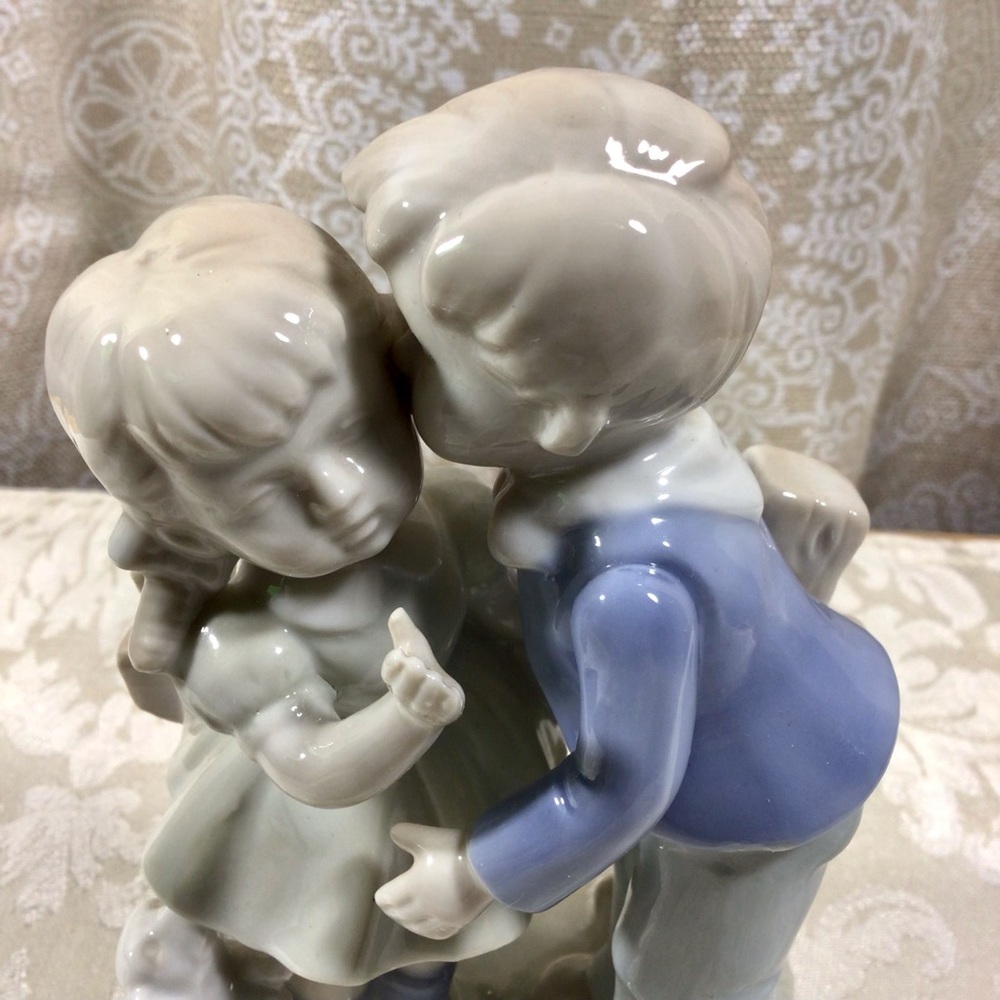 Vintage 1970’s Lego Japan Porcelain Boy and Girl Figurine - Picture 2 of 6